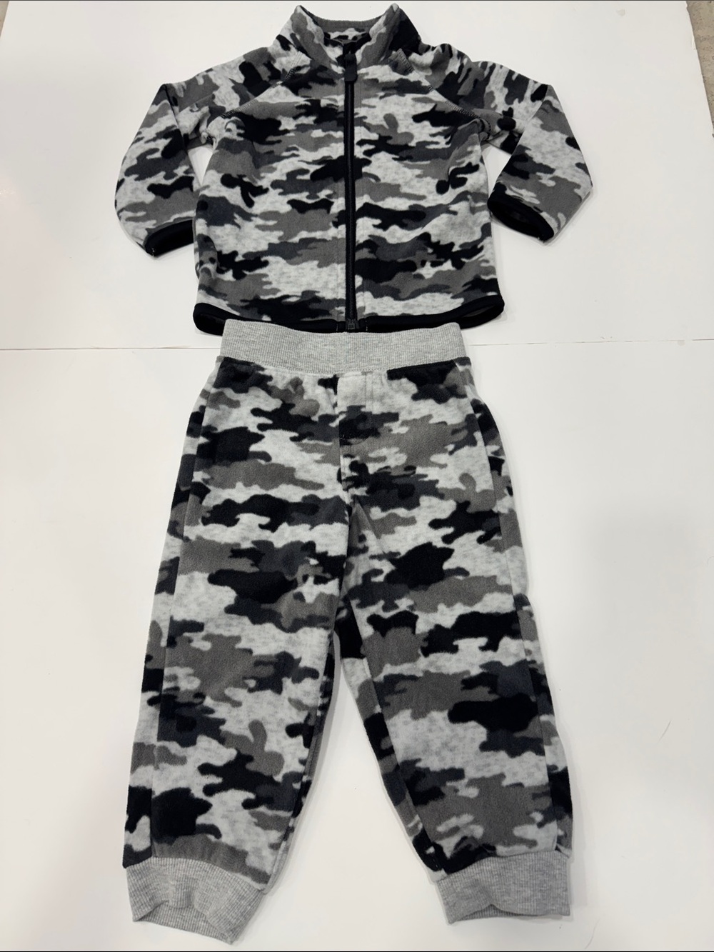 George Baby 2-Piece Fleece Set – 18–24 Months | Gray & Black Camo